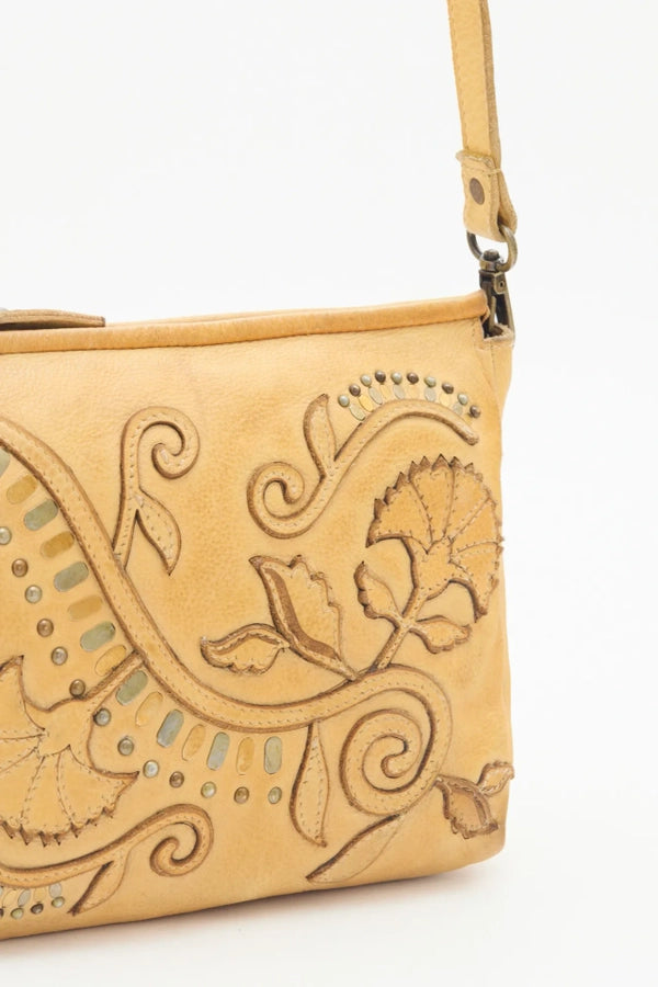 cartera braid flower